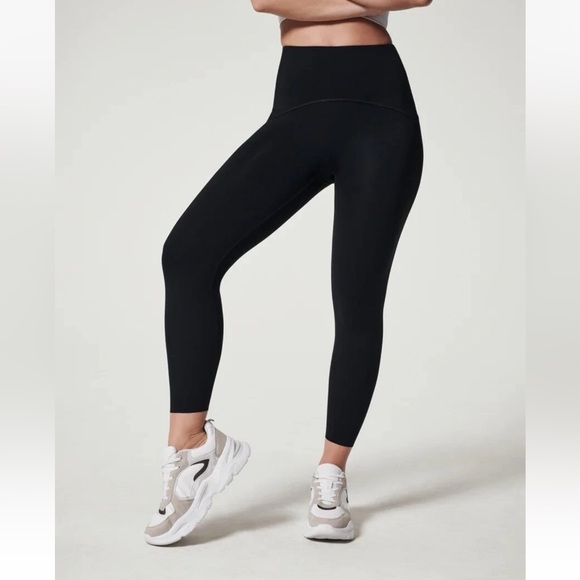 Spanx Booty Boost Active 7/8 Pocket Leggings 50261R Black Size Medium - Picture 1 of 9